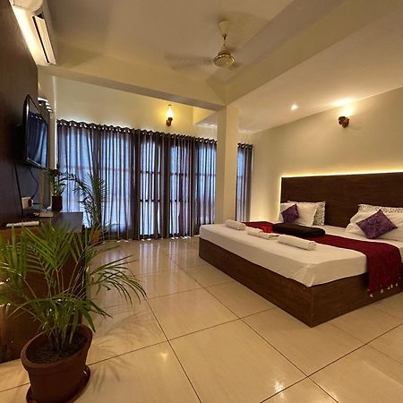 The Ocean Park Beach Resort Kovalam Kültér fotó
