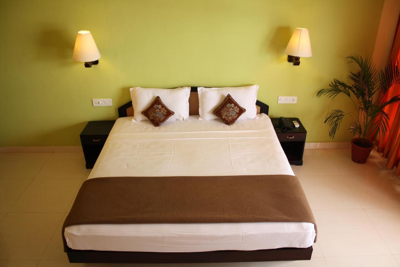 The Ocean Park Beach Resort Kovalam Kültér fotó