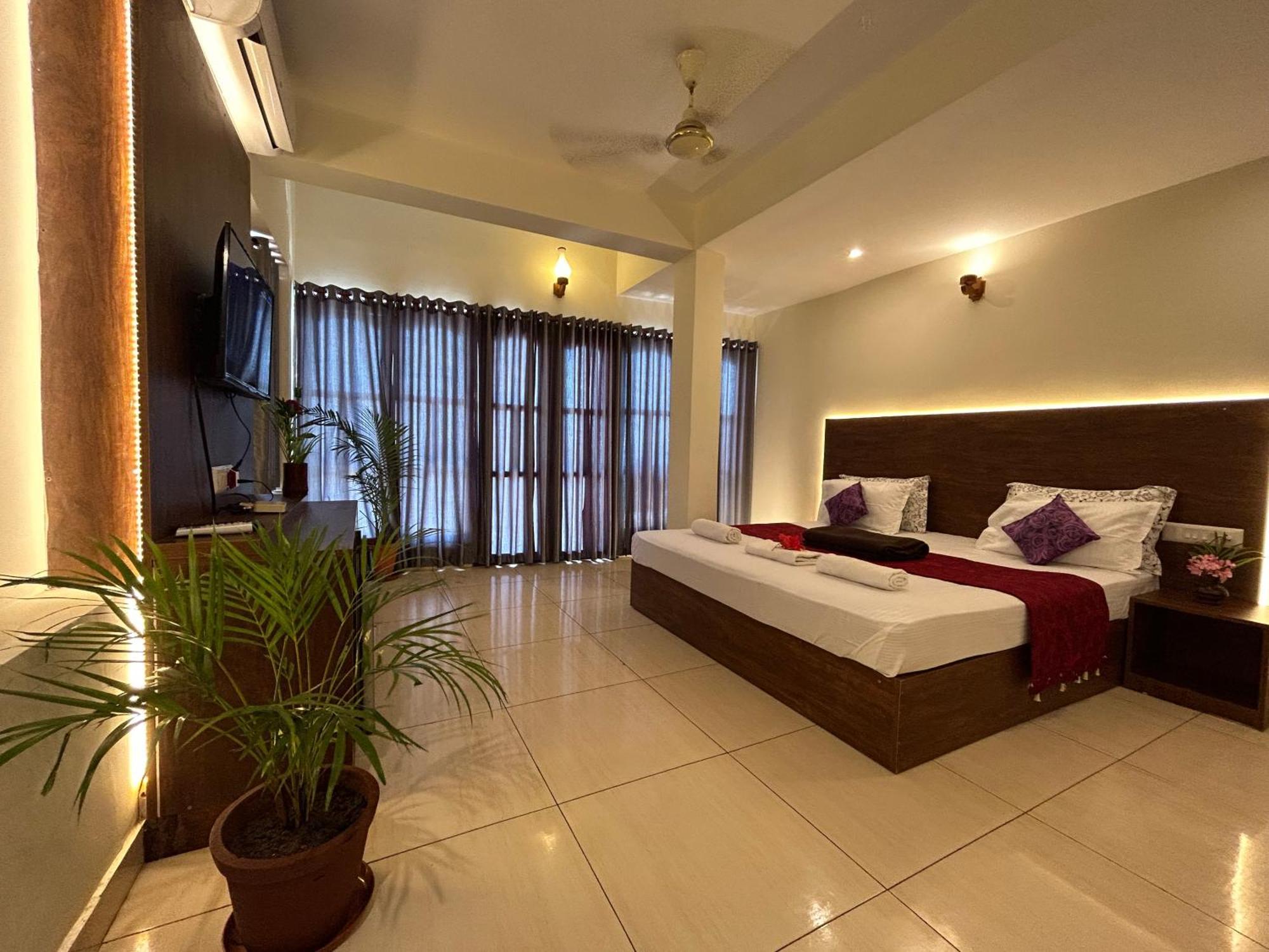 The Ocean Park Beach Resort Kovalam Kültér fotó