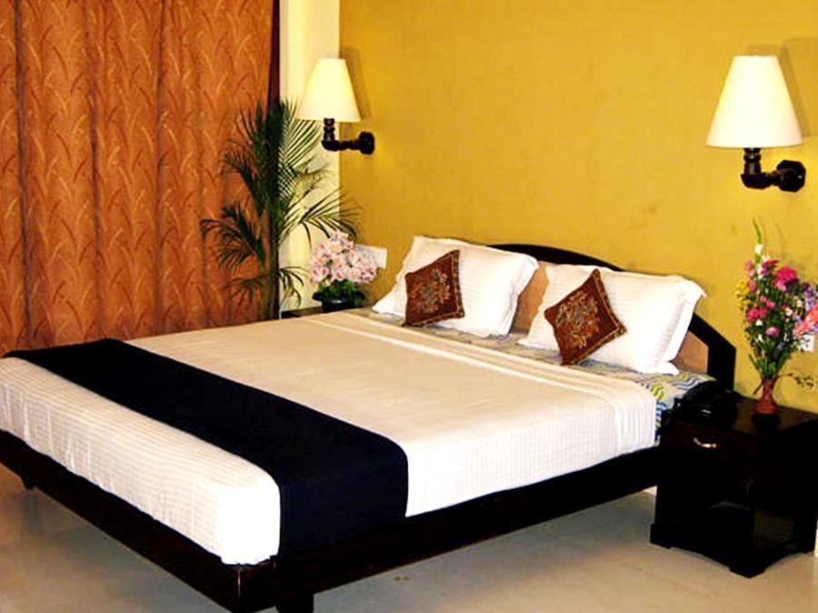 The Ocean Park Beach Resort Kovalam Kültér fotó