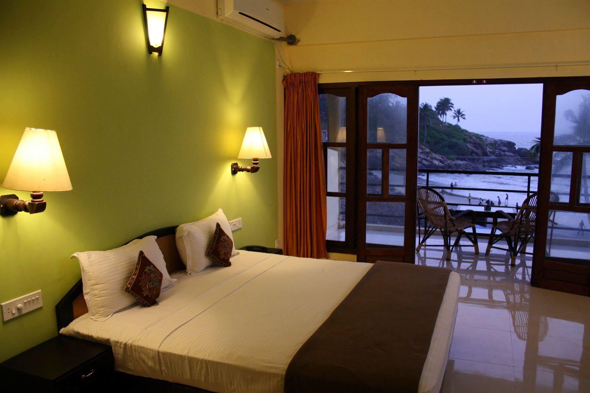 The Ocean Park Beach Resort Kovalam Kültér fotó